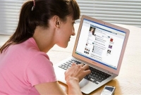 ফেসবুকে মেয়েকে শিক্ষা দিলেন মা!