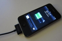 সাবধান, সারা রাত মোবাইল চার্জে রেখে যে ভয়াবহ বিপদ ডেকে আনছেন!