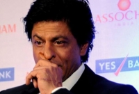 কাজটি খুব সাধারণ, কিন্তু সবার সামনে করতে খুব লজ্জা পান শাহরুখ!