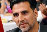 ৯টায় ঘুমিয়ে পড়েন অক্ষয়!‌