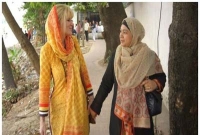 কেন বাংলাদেশে ছুটে এল ইংল্যান্ডের এই তরুণী?