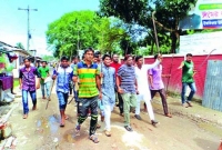 ছাত্রদলের বিক্ষোভ মিছিলের প্রতিবাদে ছাত্রলীগের রামদা মিছিল