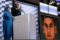 ট্রাম্পের সমালোচনায় মার্কিন মুসলিম সেনার মা