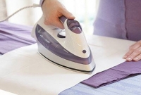 ইস্ত্রি নষ্ট হলে কীভাবে কাপড়ের ভাঁজ দূর করবেন?