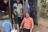 চায়ের টং দোকানে বসে ছোট্ট ছেলেটাকে নিয়ে গল্পের জন্ম দিলেন সেতুমন্ত্রী