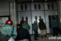 মধ্যরাতে রাজধানীতে পুলিশি অভিযান, আটক ১৪