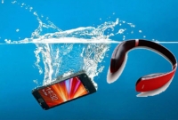 ৬টি কৌশলে বৃষ্টির পানি থেকে রক্ষা করুন আপনার স্মার্টফোন