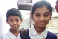 চারজনের সংসার চালিয়ে পড়াশোনাও করছেন ১৪ বছরের এই মেয়ে!