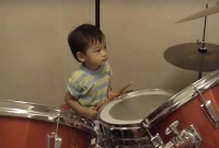 মাথা খারাপ হওয়া অবস্থা, মাত্র ২৩ মাস বয়সেই ড্রাম বাজালো এই শিশু!