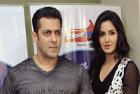 ক্যাটরিনার সাথে ঘনিষ্ঠ দৃশ্যে আপত্তি সালমান খানের