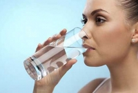 খাওয়ার পরে ঠাণ্ডা জল খাচ্ছেন? জানেন কী ঘটে যাচ্ছে আপনার শরীরে? জেনে নিন