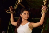 পরীমনির ‘অন্তর জ্বালা’ দেখতে এসে ভক্তের কান্না