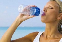 প্লাস্টিকের বোতলে পানি খাচ্ছেন? এখনই সাবধান হোন