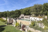 ৪০ লাখ পাউন্ড লোকসানে বাড়ি বিক্রি করছেন সেই দম্পতি