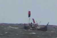 উত্তাল সাগর, মাঝিসহ শতাধিক ট্রলার নিখোঁজ