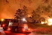  ধেয়ে আসছে ভয়াবহ দাবানল, দৌড়ে পালাচ্ছে ক্যালিফোর্নিয়ার হাজার হাজার মানুষ