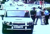 ভারতে মন্ত্রীর গাড়ি থামিয়ে বেধড়ক মার খেলেন সিকিউরিটি গার্ড