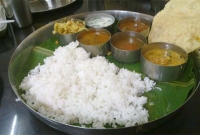 এই হোটেলে মাত্র ১০ টাকায় ভরপেট খাওয়া যায়