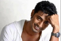 কার কাছে থেকে রাখি পরলেন দেব? জানলে অবাক হবেন