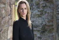 কারাগারে বসেই ৫০০ প্রেমপত্র পেলেন এই সুন্দরী!