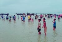 উপকূলে ভেসে এলো ৬ লাশ, সাথে বিধ্বস্ত ট্রলার