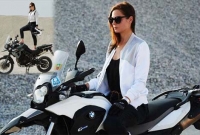 দুই চাকায় বাহনে চড়ে বিশ্বভ্রমণে এই সুন্দরী