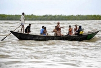 পদ্মায় নৌকাডুবিতে নিখোঁজ ১০, উদ্ধারে অভিযান