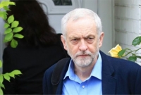 রেলযাত্রীদের দুর্দশায় শরিক হতে মেঝেতে বসলের করবিন!