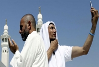 যে কারণে হজে সেলফি তোলা উচিত নয়