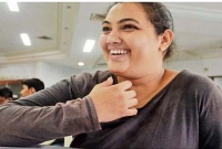 বিয়ে দেয়ার জমানো ৫ লাখে মেয়েকে রাইফেল কিনে দিলেন অটোচালক