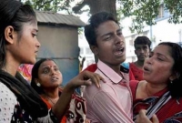 প্রাণ বাঁচাতে ছুড়ে ফেলা হল শিশুদের, কিন্তু শেষ রক্ষা হল না