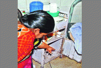 চিকিৎসা চাই না, 'জার্মানি তেলাপোকা' খেদাও!