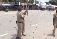 ফারাক্কায় পুলিশ-জনতা খণ্ডযুদ্ধ, ইটের জবাবে পুলিশের গুলি