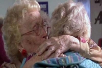 ৮২ বছর পর নিজের মেয়েকে খুঁজে পেলেন মা!