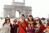 ভারতে বিদেশি পর্যটকরা যেসব পোষাক পরতে পারবেন না