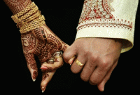 পরিবারের সম্মতিতেই মুসলিম বন্ধুকে বিয়ে করলেন হিন্দু মেয়ে!