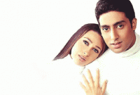 কার লোভের কারণে ভেঙে গেল অভিষেক-কারিশমার সম্পর্ক?