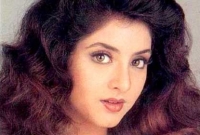 সবচেয়ে রহস্যময়ভাবে মারা গিয়েছেন যে ১০ বলিউড তারকা