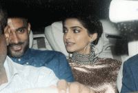 লুকিয়ে প্রেম করতে গিয়ে ফেঁসে গেলেন সোনম কাপুর!