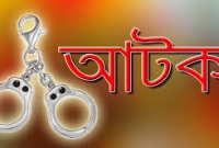  সেলুনে চুল ছোট করে প্যান্ট-শার্ট পরে ঘর ভাড়া নেয়া দুই স্কুলছাত্রী আটক