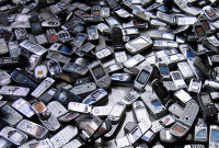 পুরনো মোবাইল থেকে সোনা বের করছে গবেষকরা