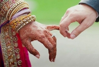 ভালুকের কান চেপে ধরে প্রাণে বাঁচলেন গৃহবধূ