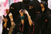 স্বাধীনতার দাবিতে সৌদি নারীদের আন্দোলনের ঝড়, উত্তাপ টুইটার  