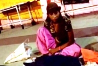 টাকার অভাবে মিলল না অ্যাম্বুলেন্স, মরা বাচ্চা কোলে নিয়ে হাসপাতালের বাইরেই সারারাত বসে রইলেন মা