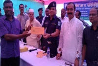 রিশার হত্যাকারীকে ধরিয়ে দেয়ায় মাংস ব্যবসায়ীকে পুরস্কৃত