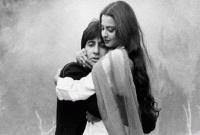 অমিতাভের সাথে অসমাপ্ত প্রেম কাহিনী নিয়ে মুখ খুললেন রেখা