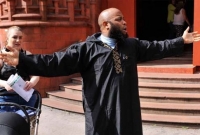 ‘অসভ্য মেয়ে, টাইট জিন্সটা খুলে ফেল’