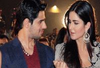 বিমান থেকে নামিয়ে দেওয়া হল ক্যাটরিনা-সিদ্ধার্থকে বিমান থেকে নামিয়ে দেওয়া হল ক্যাটরিনা-সিদ্ধার্থকে