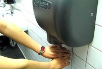 অফিস বা অন্যত্র টয়লেটে হ্যান্ড ড্রায়ার ব্যবহার করেন? এই খবর পড়ে আর করবেন না