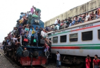 ট্রেনের ছাদ থেকে পড়ে আহত ৪০